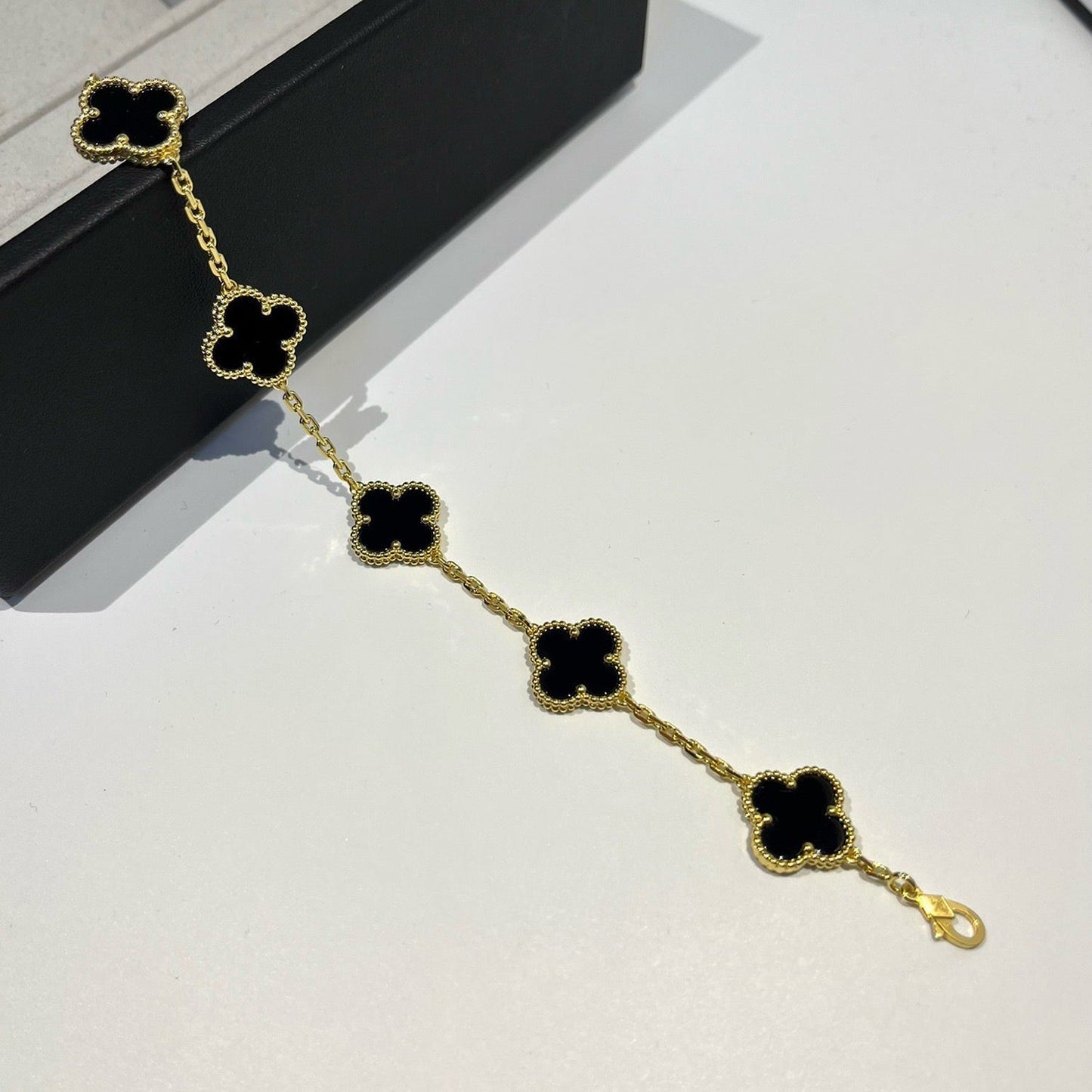 [Favorite]LUCKY CLOVER 5-MOTIF BRACELET - BLACK OXNY COLLECTION