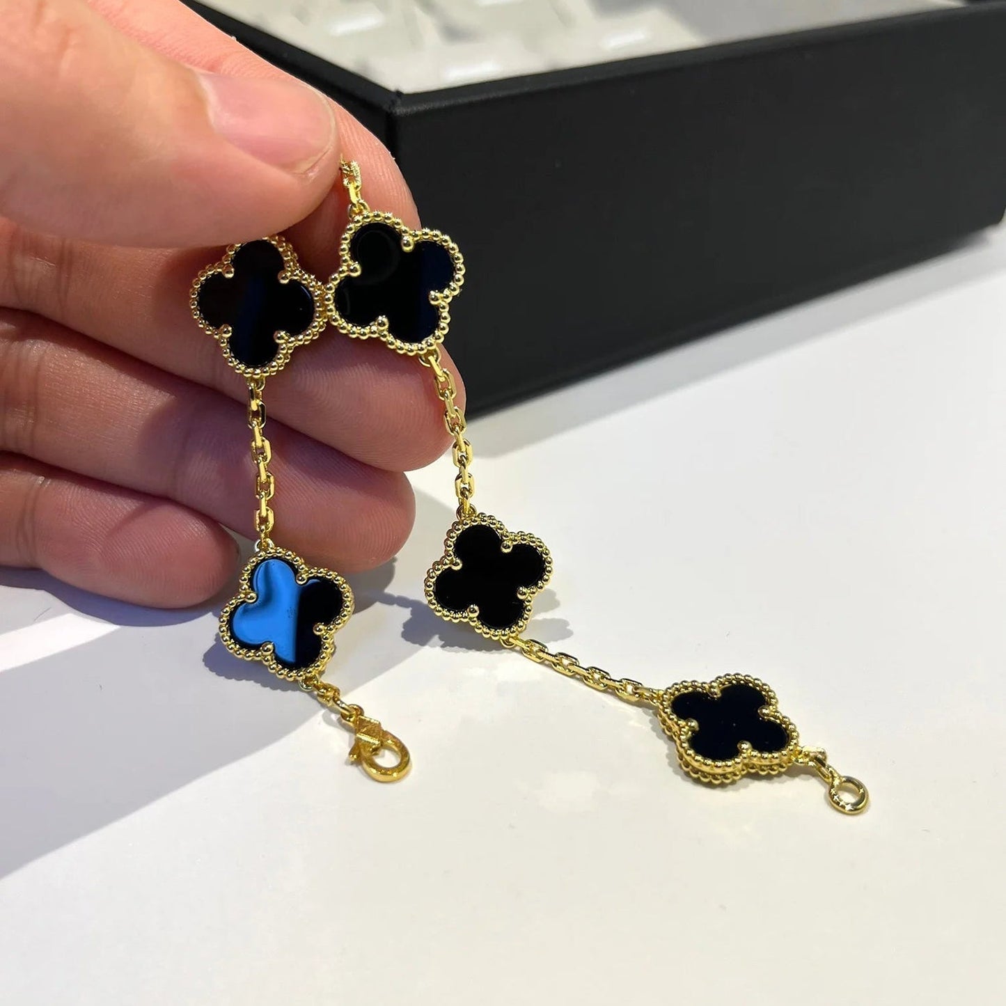 [Favorite]LUCKY CLOVER 5-MOTIF BRACELET - BLACK OXNY COLLECTION