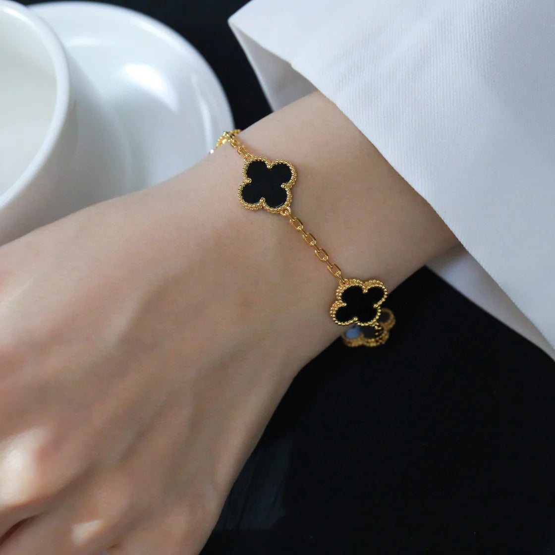 [Favorite]LUCKY CLOVER 5-MOTIF BRACELET - BLACK OXNY COLLECTION