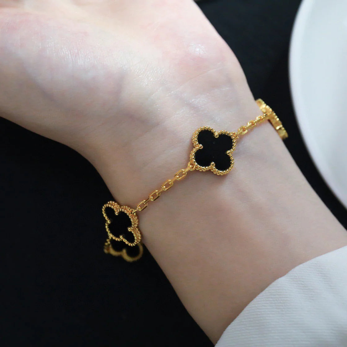 [Favorite]LUCKY CLOVER 5-MOTIF BRACELET - BLACK OXNY COLLECTION