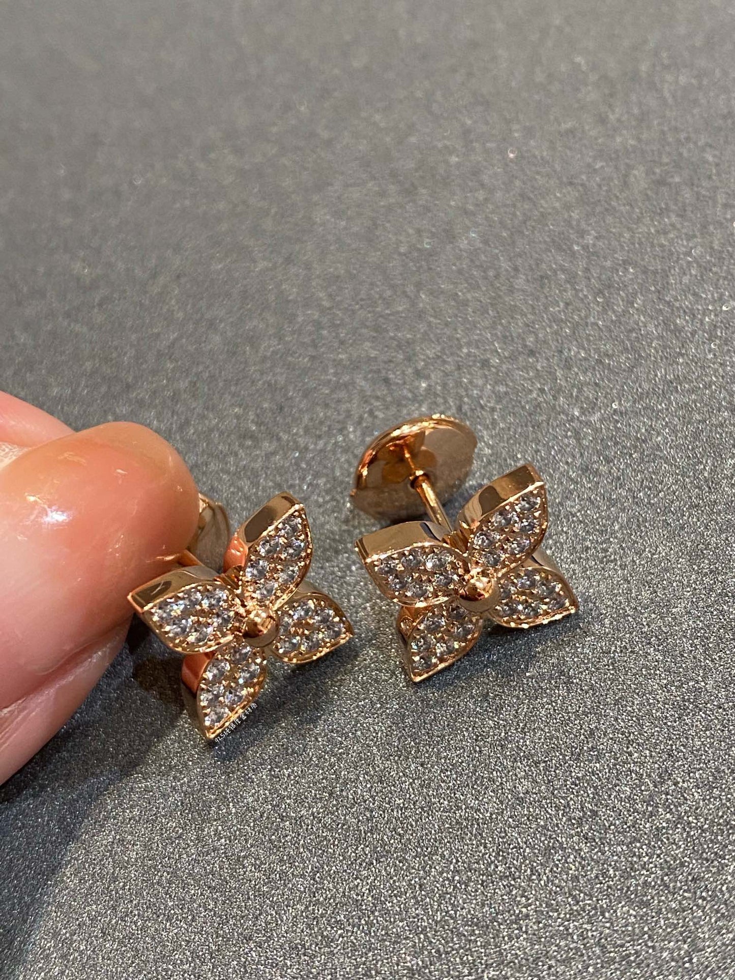 [Favorite]STAR DIAMOND EARRINGS