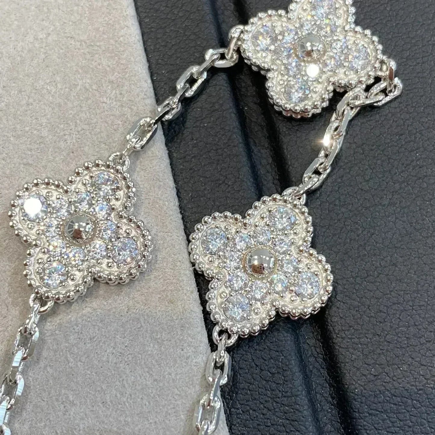 [Favorite]LUCKY CLOVER 5-MOTIF BRACELET - FULL-DIAMOND