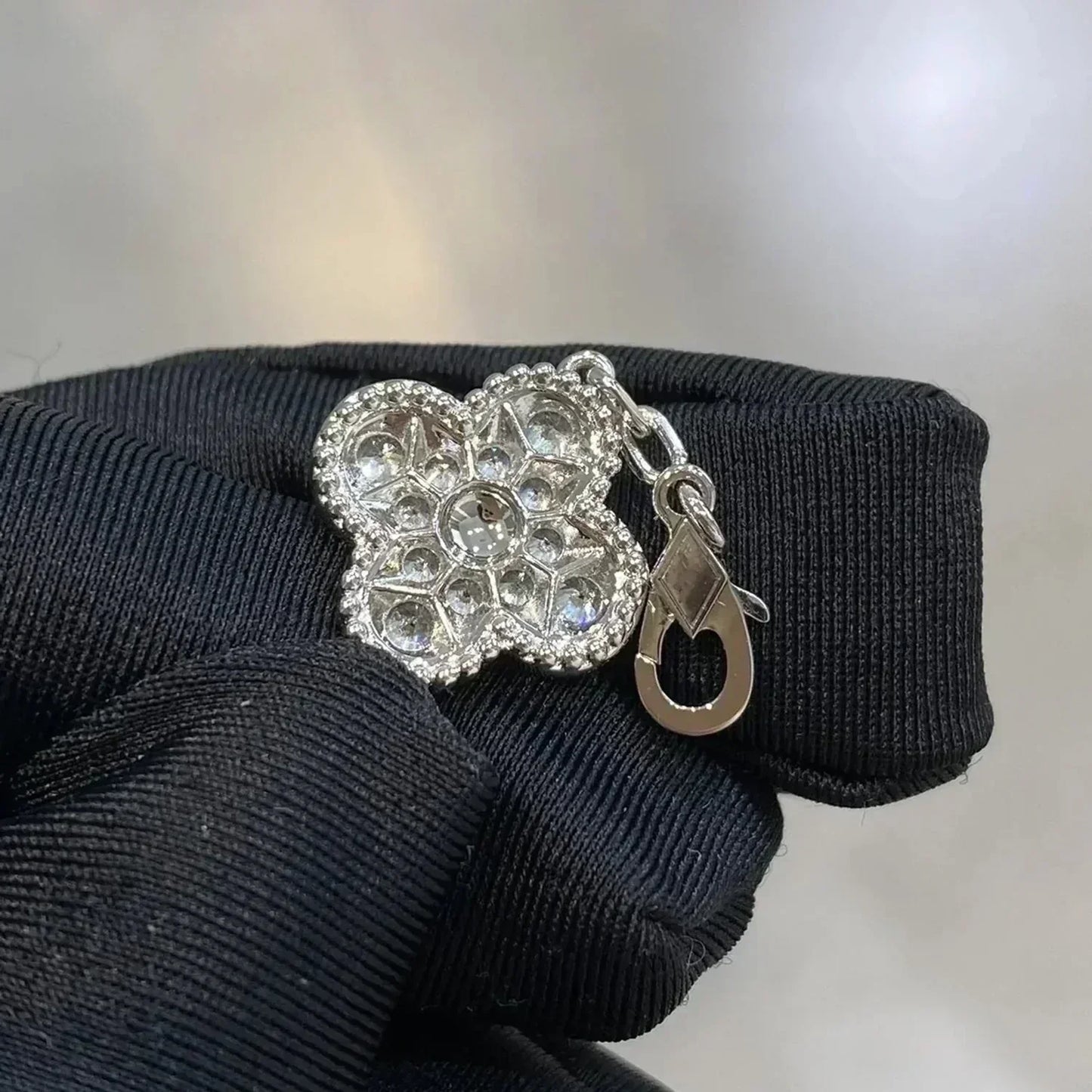 [Favorite]LUCKY CLOVER 5-MOTIF BRACELET - FULL-DIAMOND
