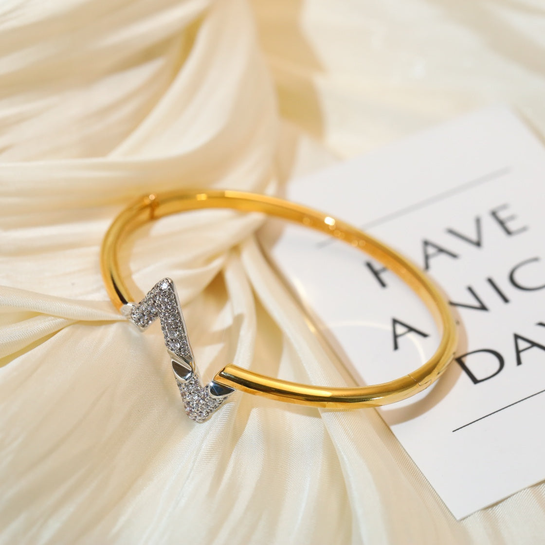 [Favorite]VOLTE UPSITE DOWN GOLD DIAMOND BRACELET