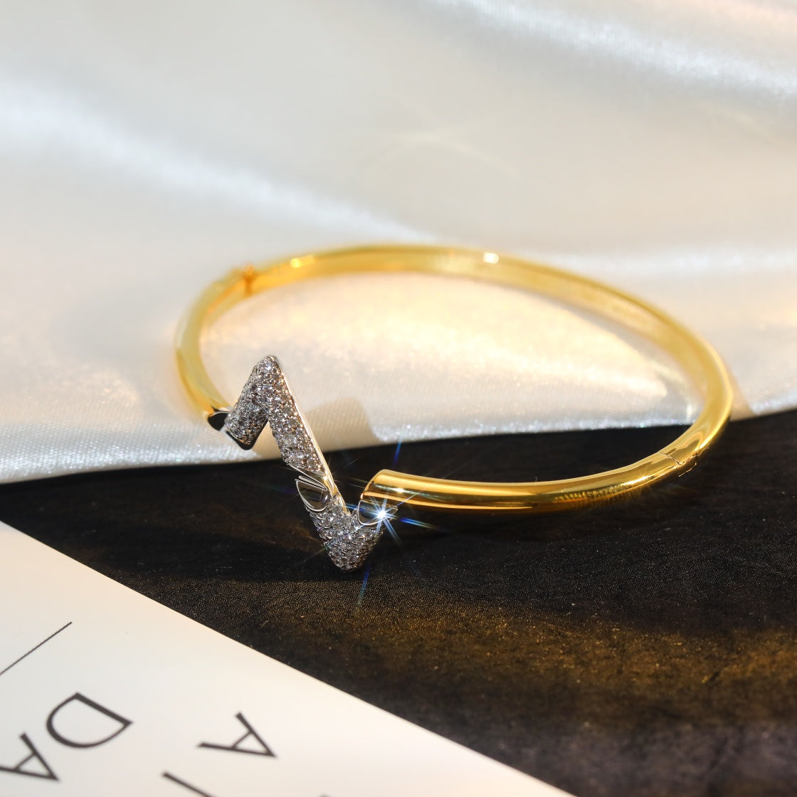 [Favorite]VOLTE UPSITE DOWN GOLD DIAMOND BRACELET