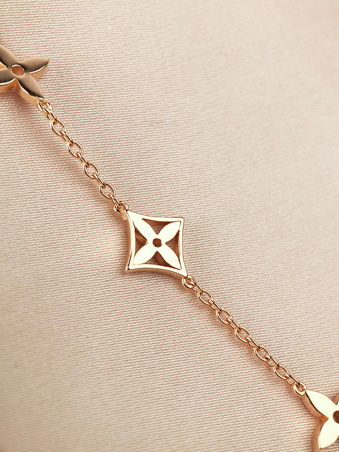 [Favorite]STAR AND SUN 7 MOTIFS GOLD BRACELET