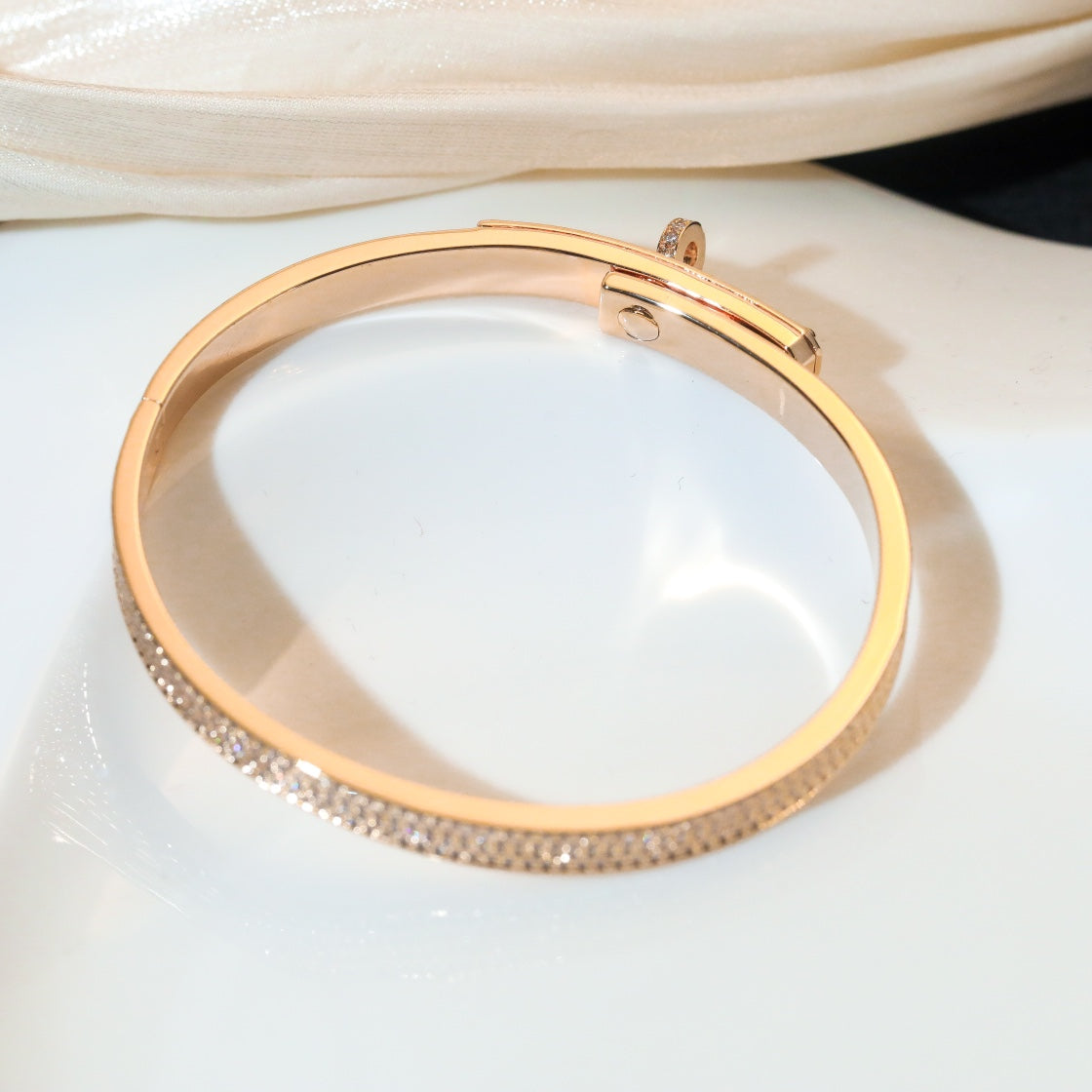 [Favorit] KELLY ARMBAND MIT DIAMANTEN