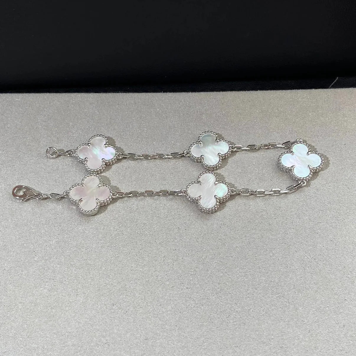 [Favorite]LUCKY CLOVER 5-MOTIF BRACELET - WHITE MOTHER-OF-PEARL COLLECTION