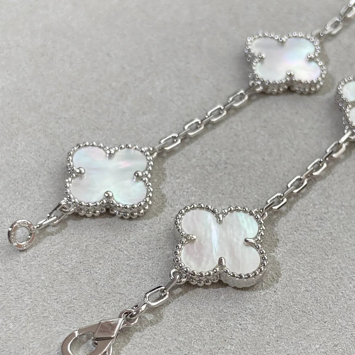 [Favorite]LUCKY CLOVER 5-MOTIF BRACELET - WHITE MOTHER-OF-PEARL COLLECTION
