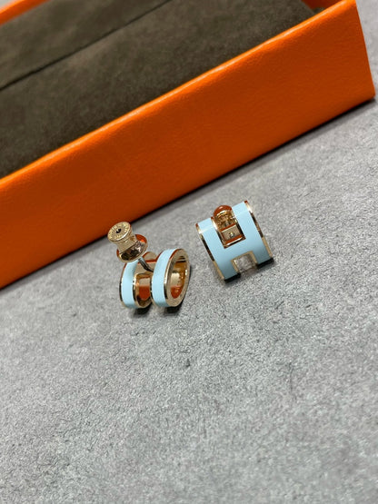 [Favorite]POP H SKY BLUE STUD EARRINGS