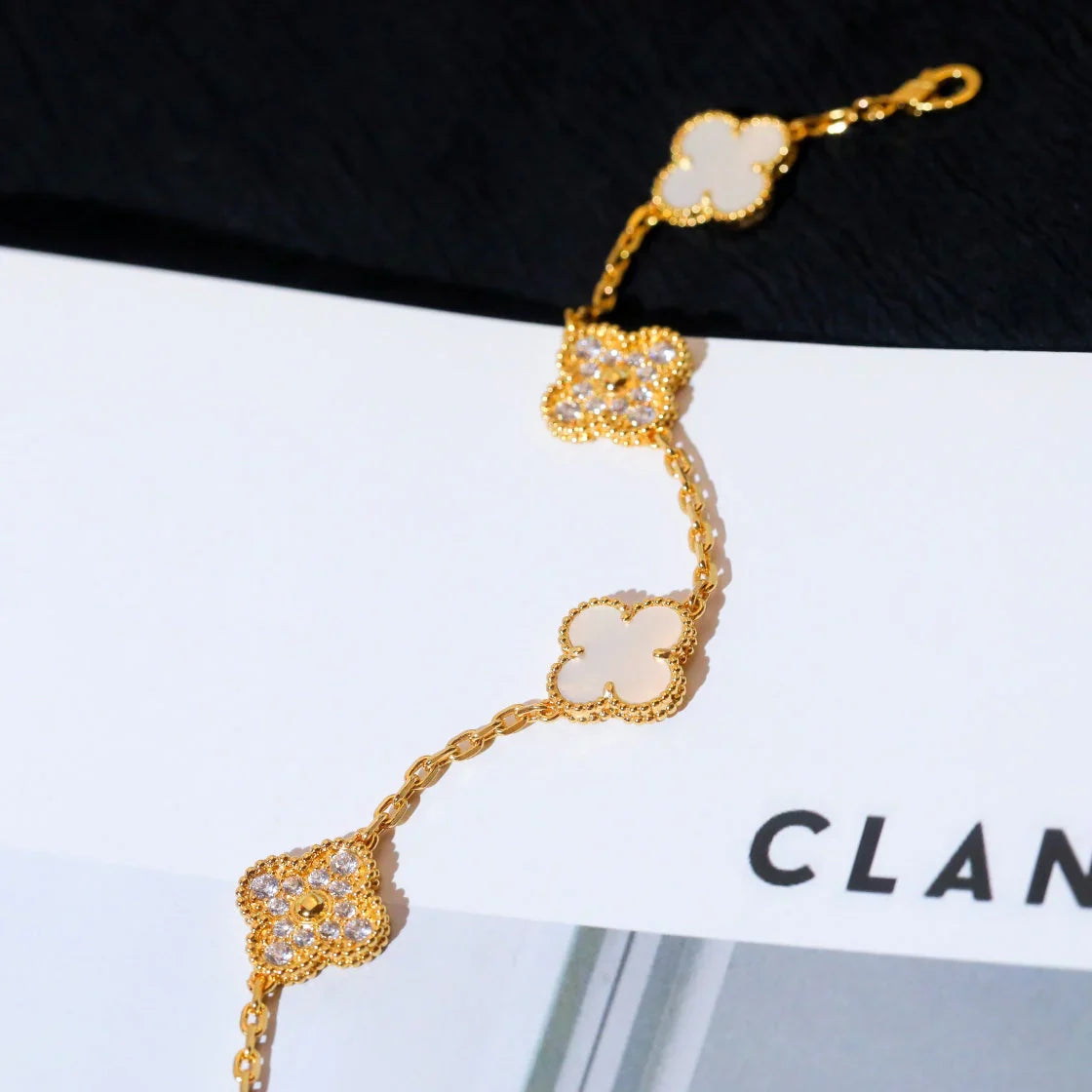 [Favorite]LUCKY CLOVER 5-MOTIF BRACELET - WHITE MOTHER-OF-PEARL COLLECTION