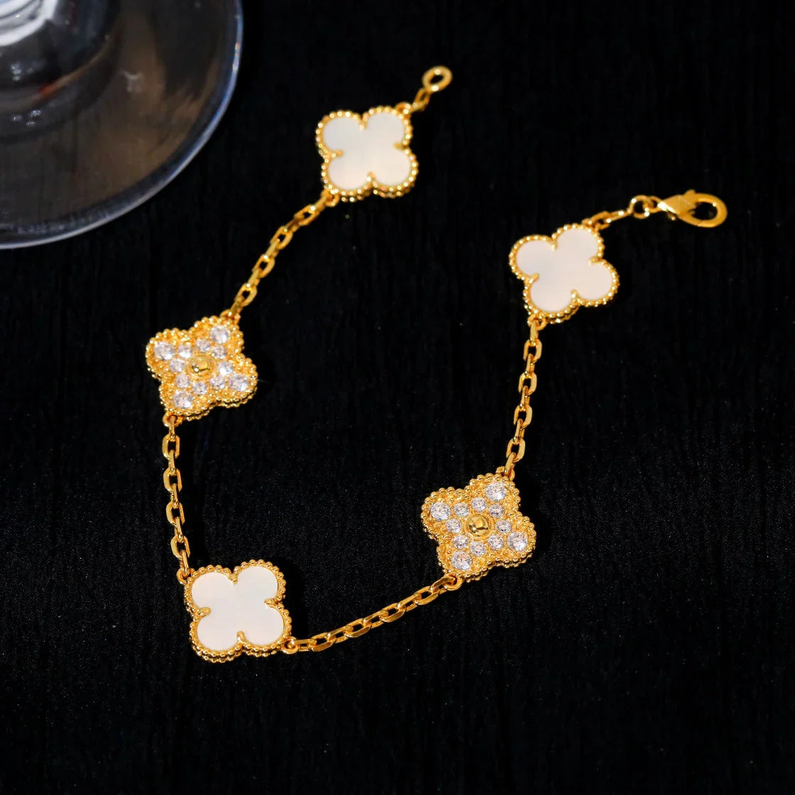 [Favorite]LUCKY CLOVER 5-MOTIF BRACELET - WHITE MOTHER-OF-PEARL COLLECTION