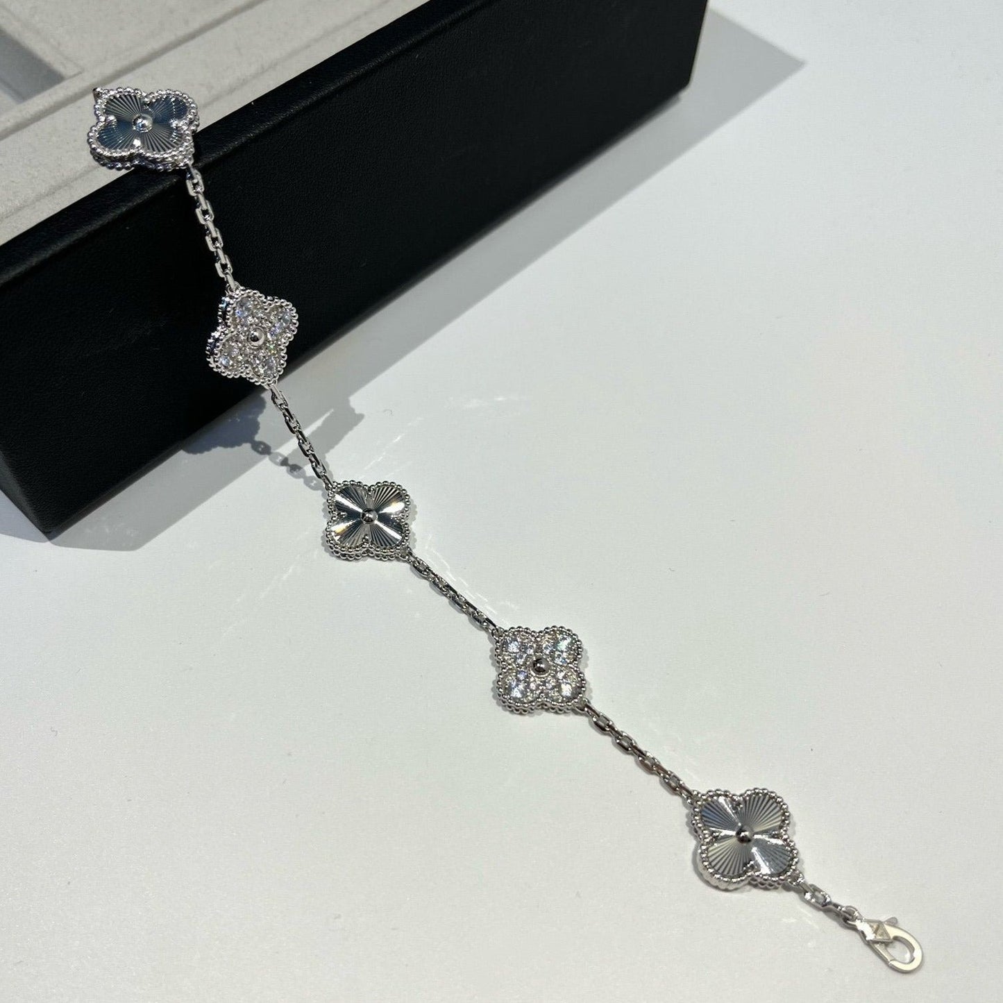 [Favorite]LUCKY CLOVER 5-MOTIF BRACELET - LASER COLLECTION