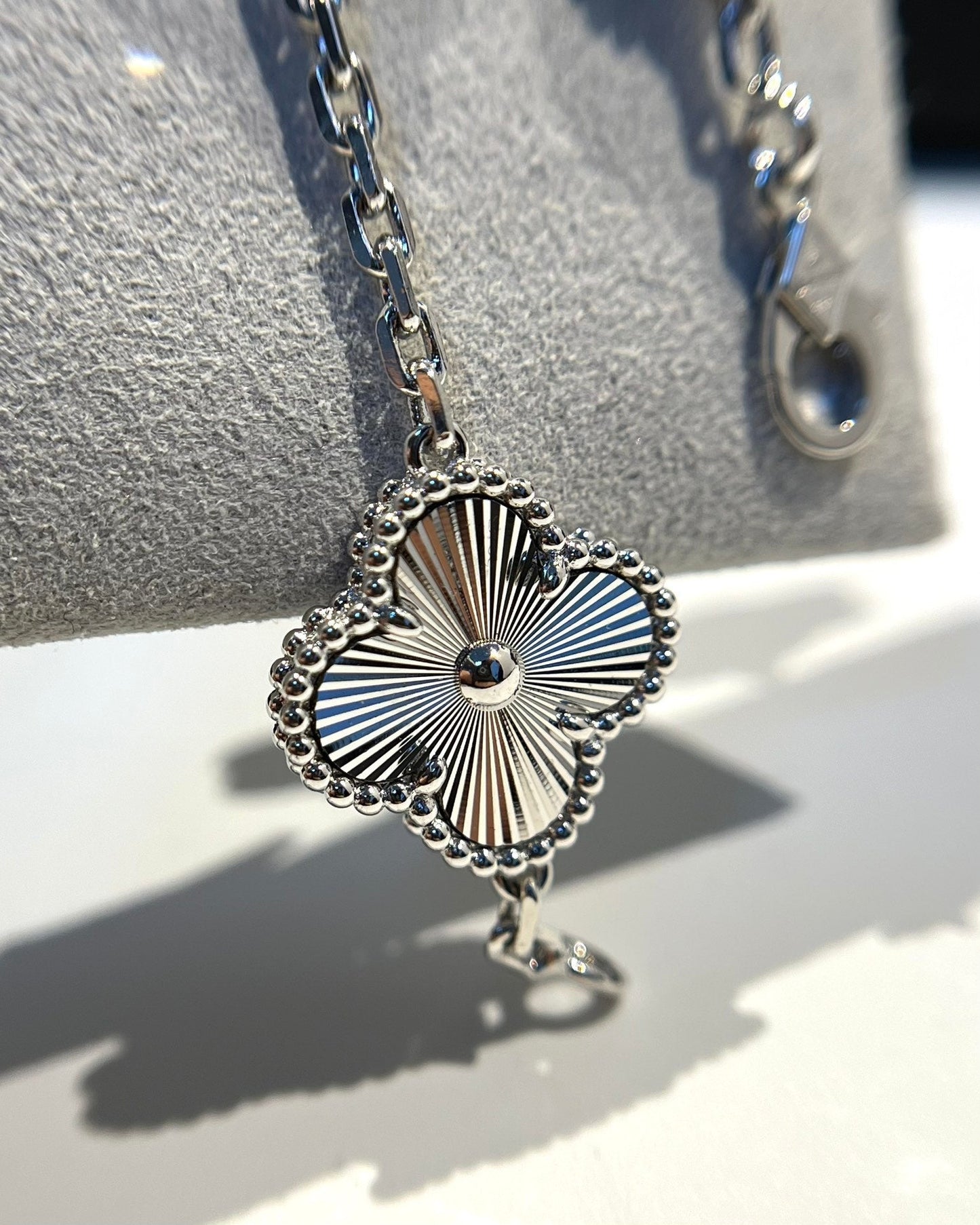 [Favorite]LUCKY CLOVER 5-MOTIF BRACELET - LASER COLLECTION