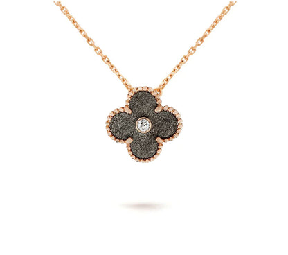 [Favorite]LIMITED EDITION CHRISTMAS CLOVER FLOWER NECKLACE - 15MM ANNUAL COLLECTIBLE PENDANT