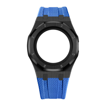 Boîtier en acier et bracelet à recouvrement intégral en fluoroélastomère
