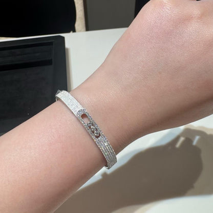 [Favorite]MOVE NOA CISELÉ HALF-PAVÉ DIAMOND BANGLE BRACELET