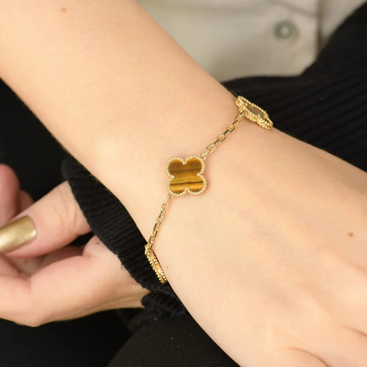 [Favorite]LUCKY CLOVER 5-MOTIF BRACELET -  TIGER’S EYE COLLECTION