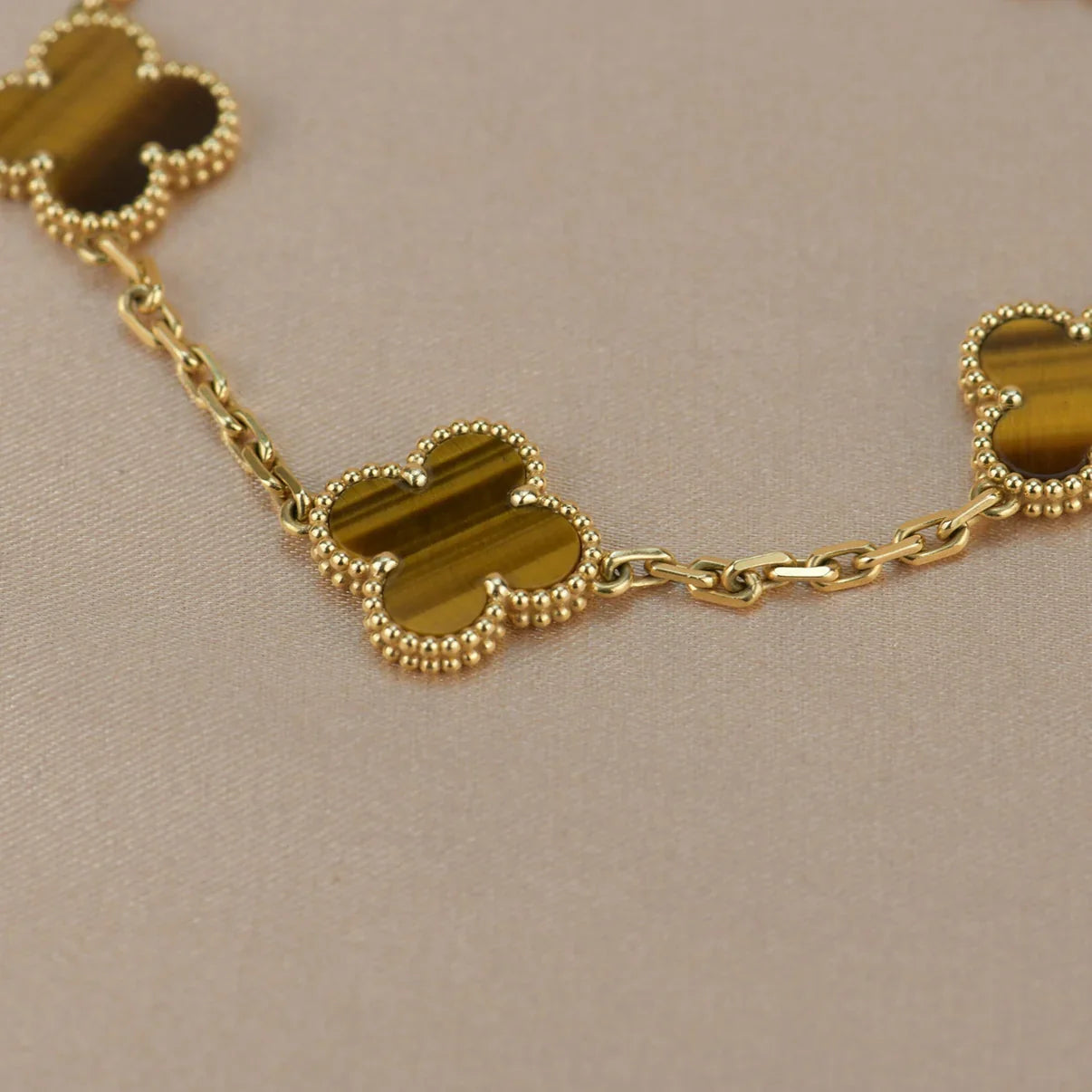 [Favorite]LUCKY CLOVER 5-MOTIF BRACELET -  TIGER’S EYE COLLECTION
