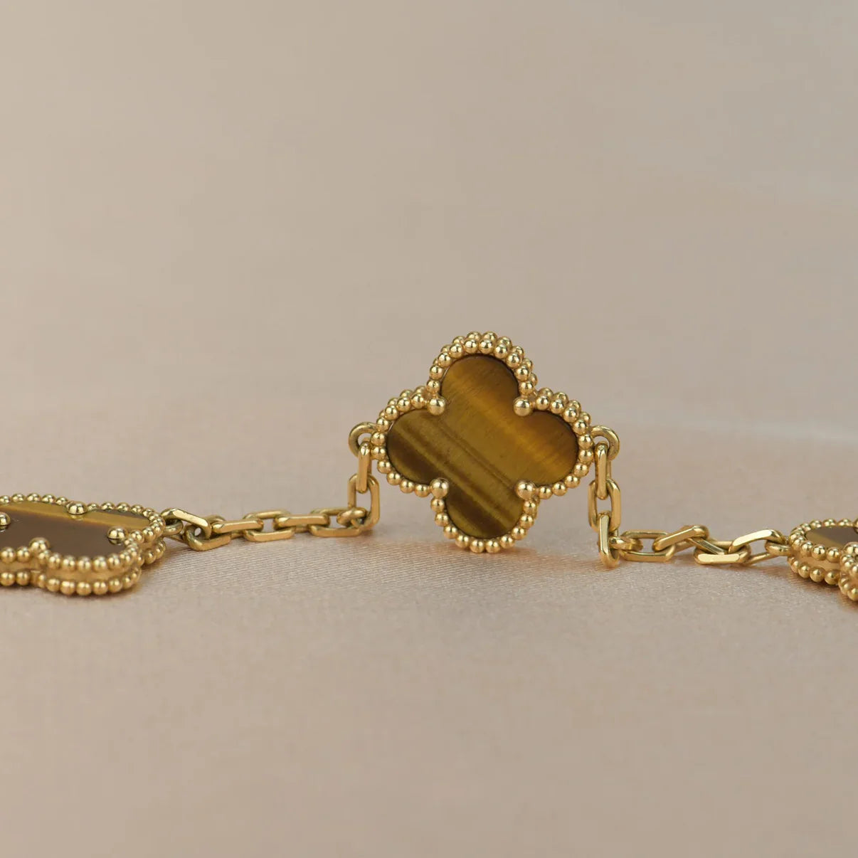 [Favorite]LUCKY CLOVER 5-MOTIF BRACELET -  TIGER’S EYE COLLECTION