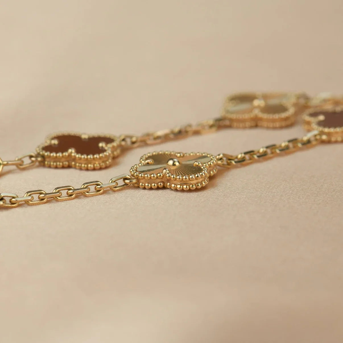 [Favorite]LUCKY CLOVER 5-MOTIF BRACELET - RED CARNELIAN COLLECTION
