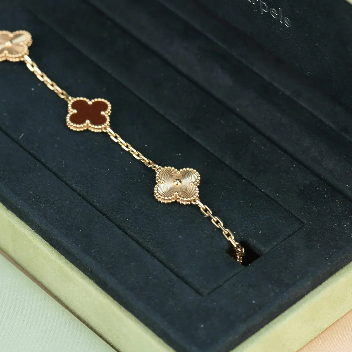 [Favorite]LUCKY CLOVER 5-MOTIF BRACELET - RED CARNELIAN COLLECTION