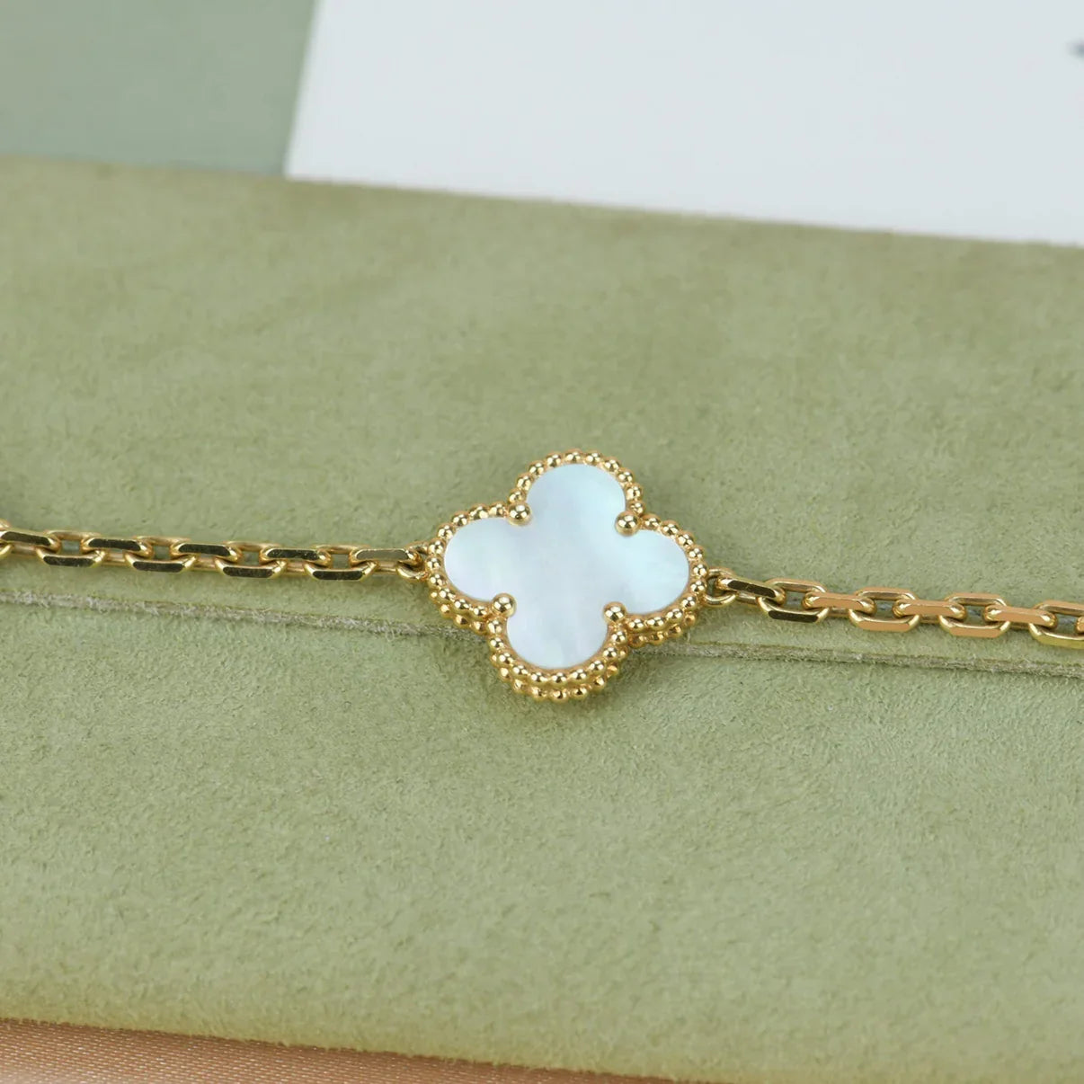 [Favorite]LUCKY CLOVER 5-MOTIF BRACELET - WHITE MOTHER-OF-PEARL COLLECTION