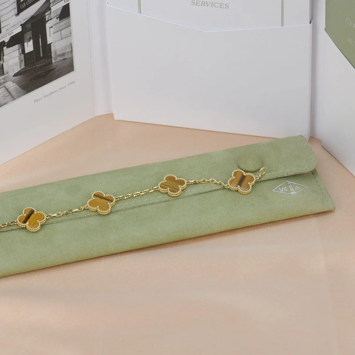 [Favorite]LUCKY CLOVER 5-MOTIF BRACELET -  TIGER’S EYE COLLECTION