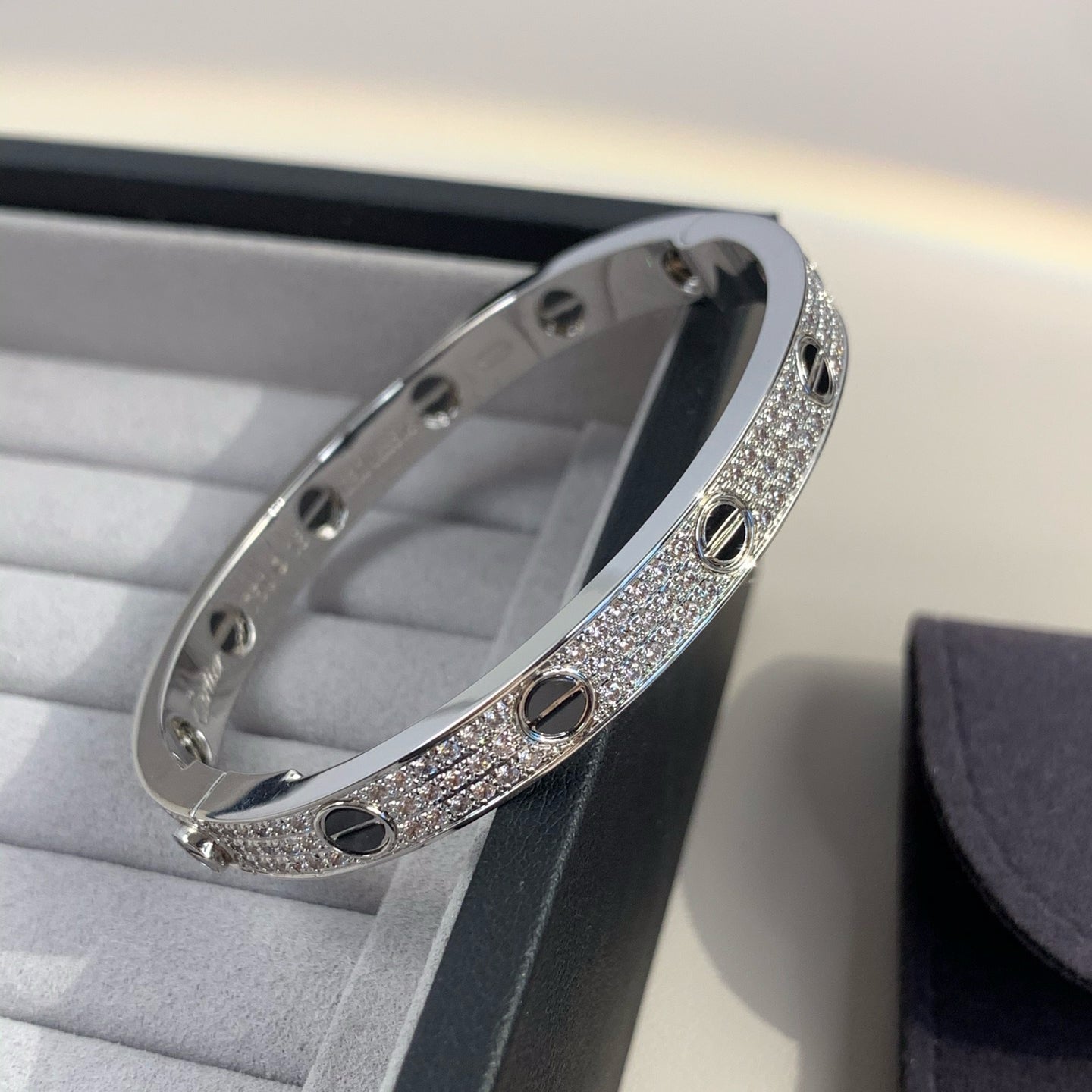 [Favorite]CLASSIC 6.1MM LOVE BANGLE - DIAMOND PAVÉ & BLACK CERAMIC