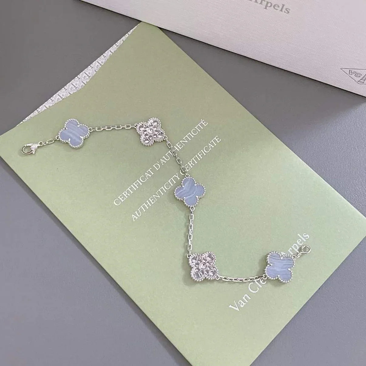 [Favorite]LUCKY CLOVER 5-MOTIF BRACELET - PURPLE CHALCEDONY COLLECTION
