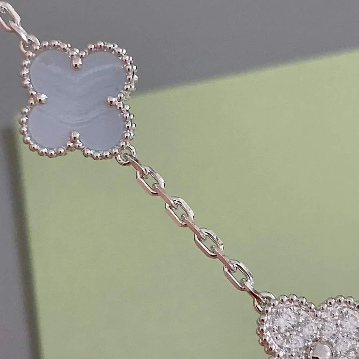 [Favorite]LUCKY CLOVER 5-MOTIF BRACELET - PURPLE CHALCEDONY COLLECTION