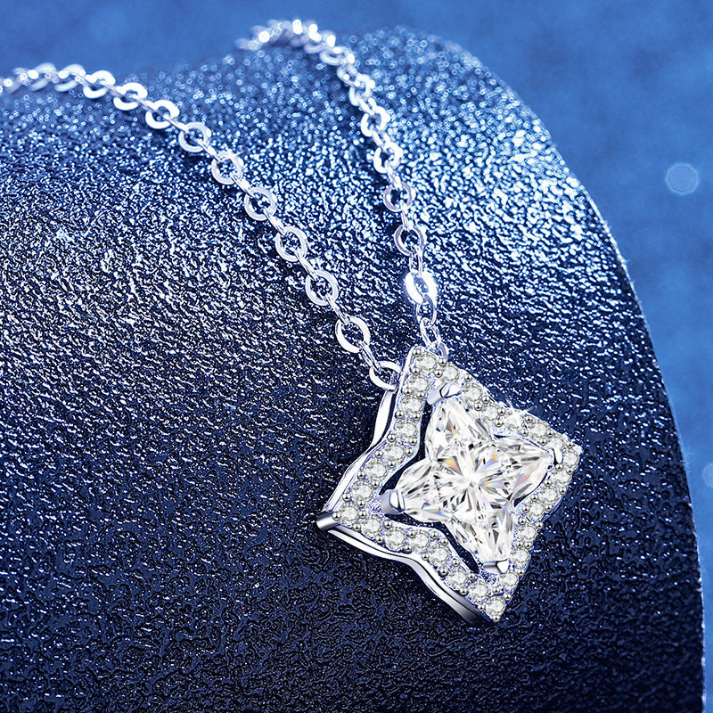 [Favorite]STAR-CLOVER MOISSANITE NECKLACE