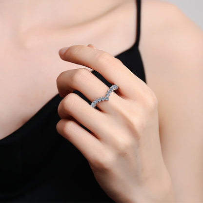 [Favorite]ELEGANT V-SHAPED CHEVRON MOISSANITE RING