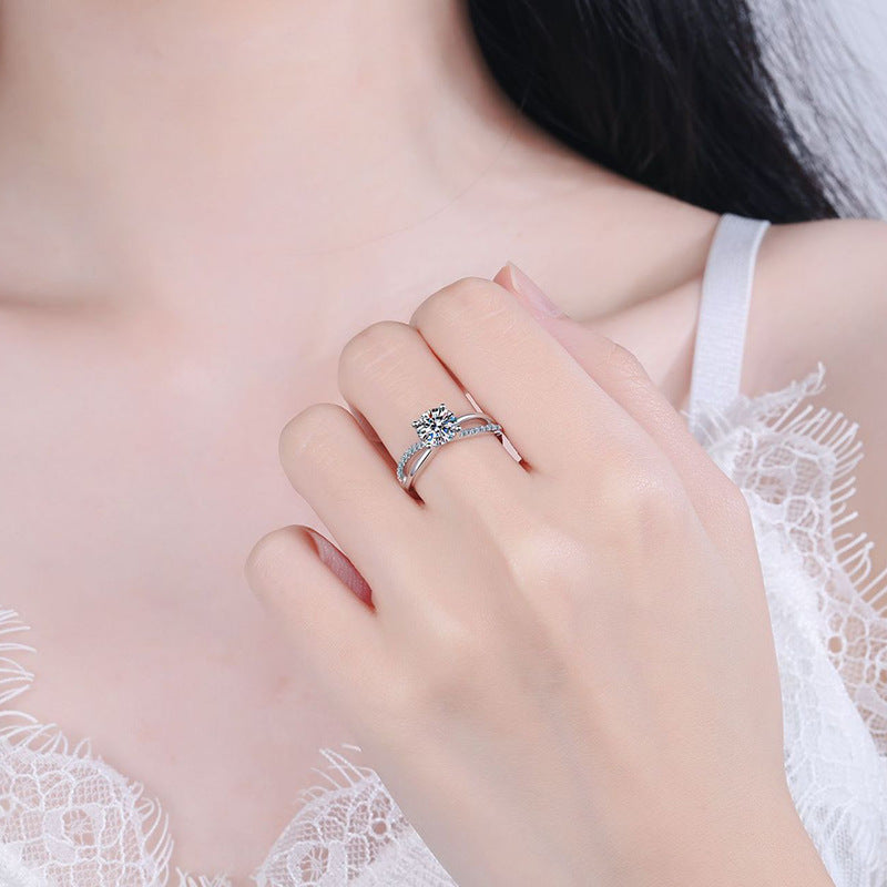 [Favorite]ELEGANT 4-PRONG CROSSOVER MOISSANITE ENGAGEMENT RING