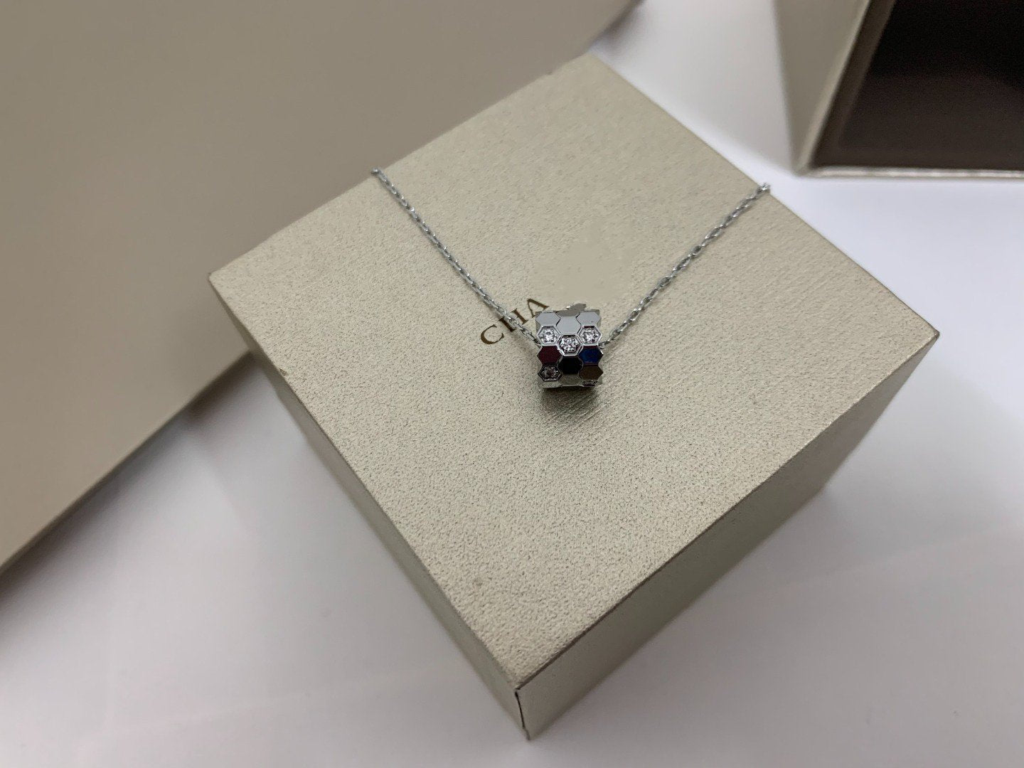 [Favorite]BEE LOVE DIAMOND NECKLACE