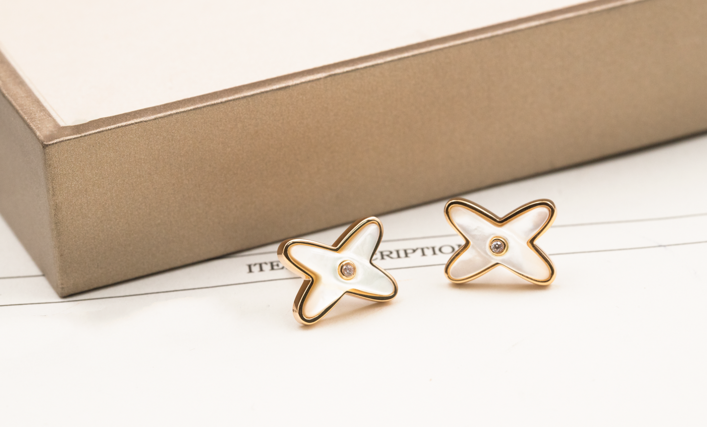 [Favorite]JEUX DE WHITE MOP ROSE GOLD DIAMOND EARRINGS
