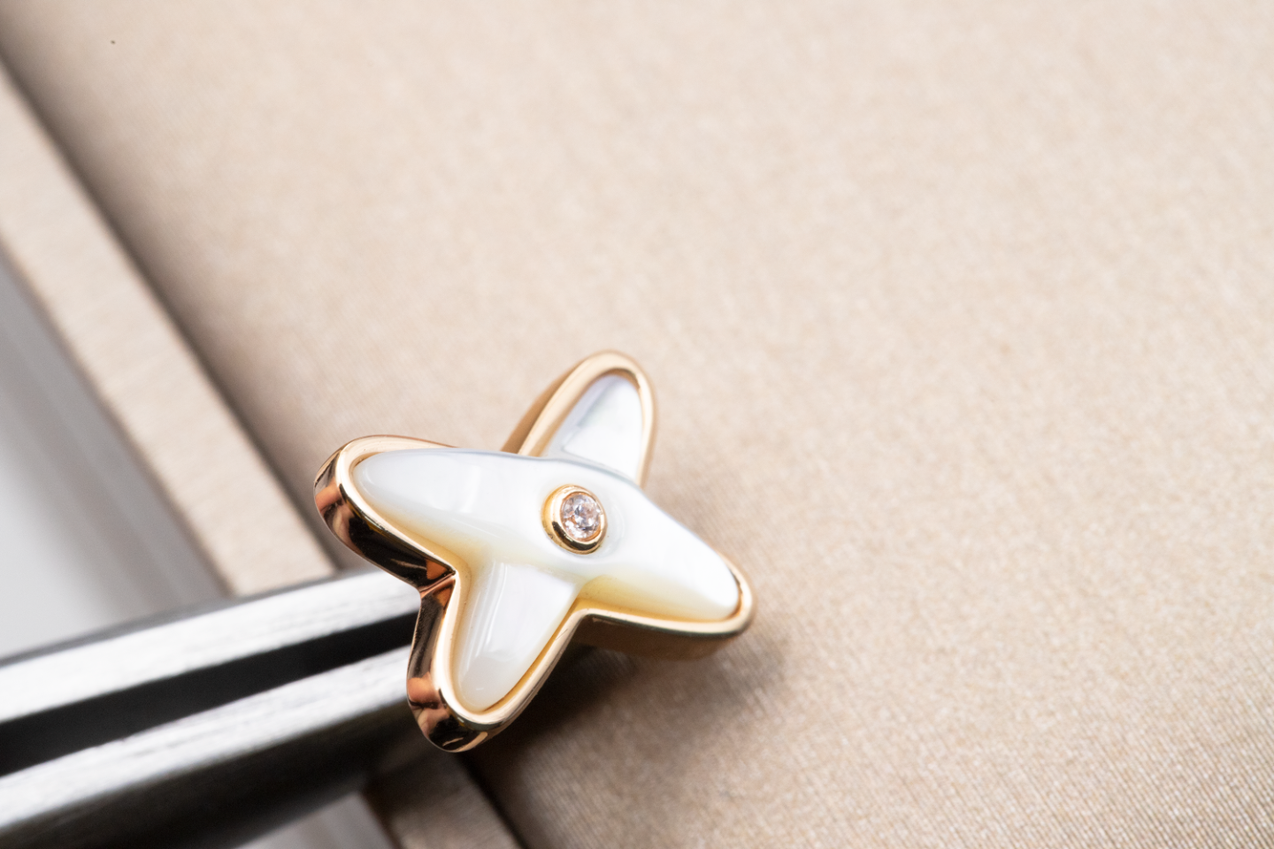 [Favorite]JEUX DE WHITE MOP ROSE GOLD DIAMOND EARRINGS