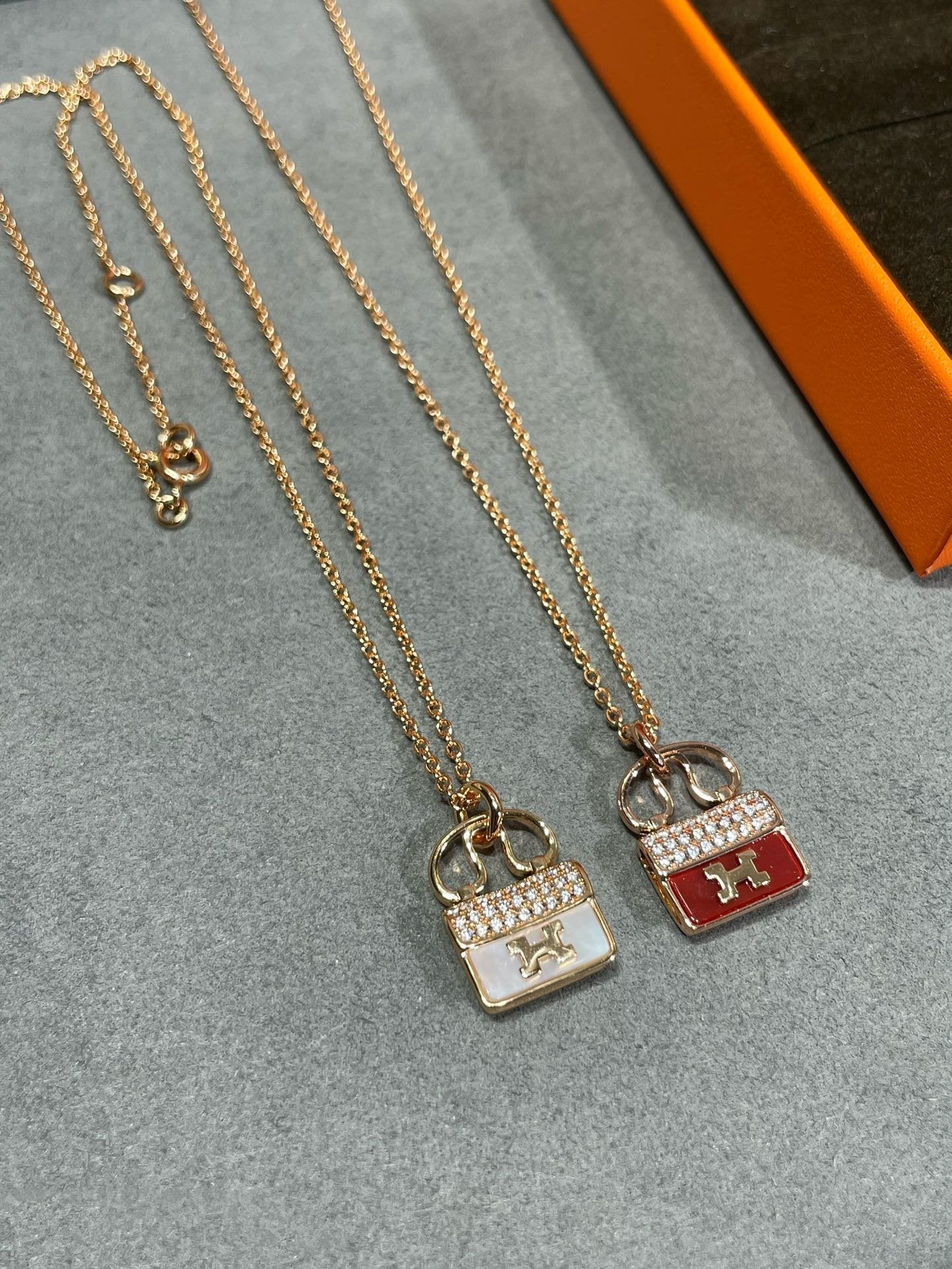 [Favorite]H CIRCE MOISSANITE PENDANT NECKLACE GOLD