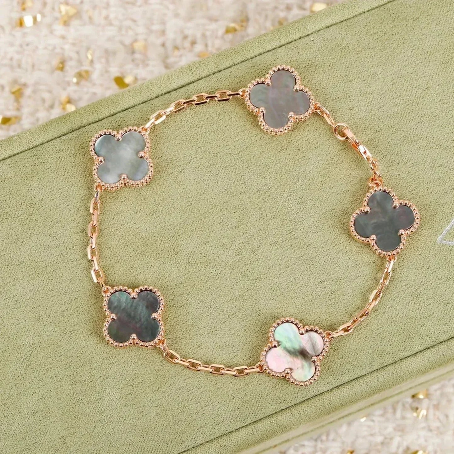 [Favorite]LUCKY CLOVER 5-MOTIF BRACELET - GREY MOTHER-OF-PEARL COLLECTION