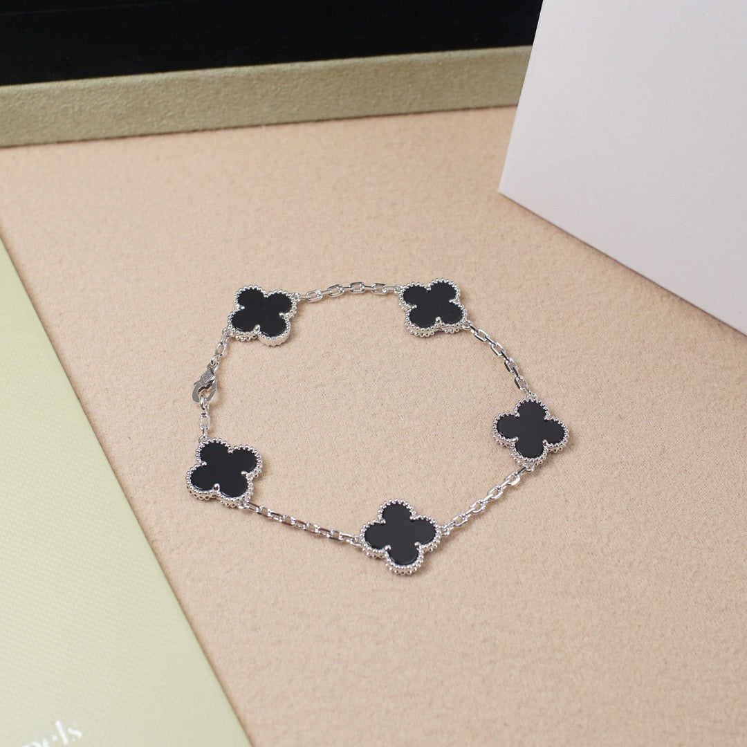 [Favorite]LUCKY CLOVER 5-MOTIF BRACELET - BLACK OXNY COLLECTION