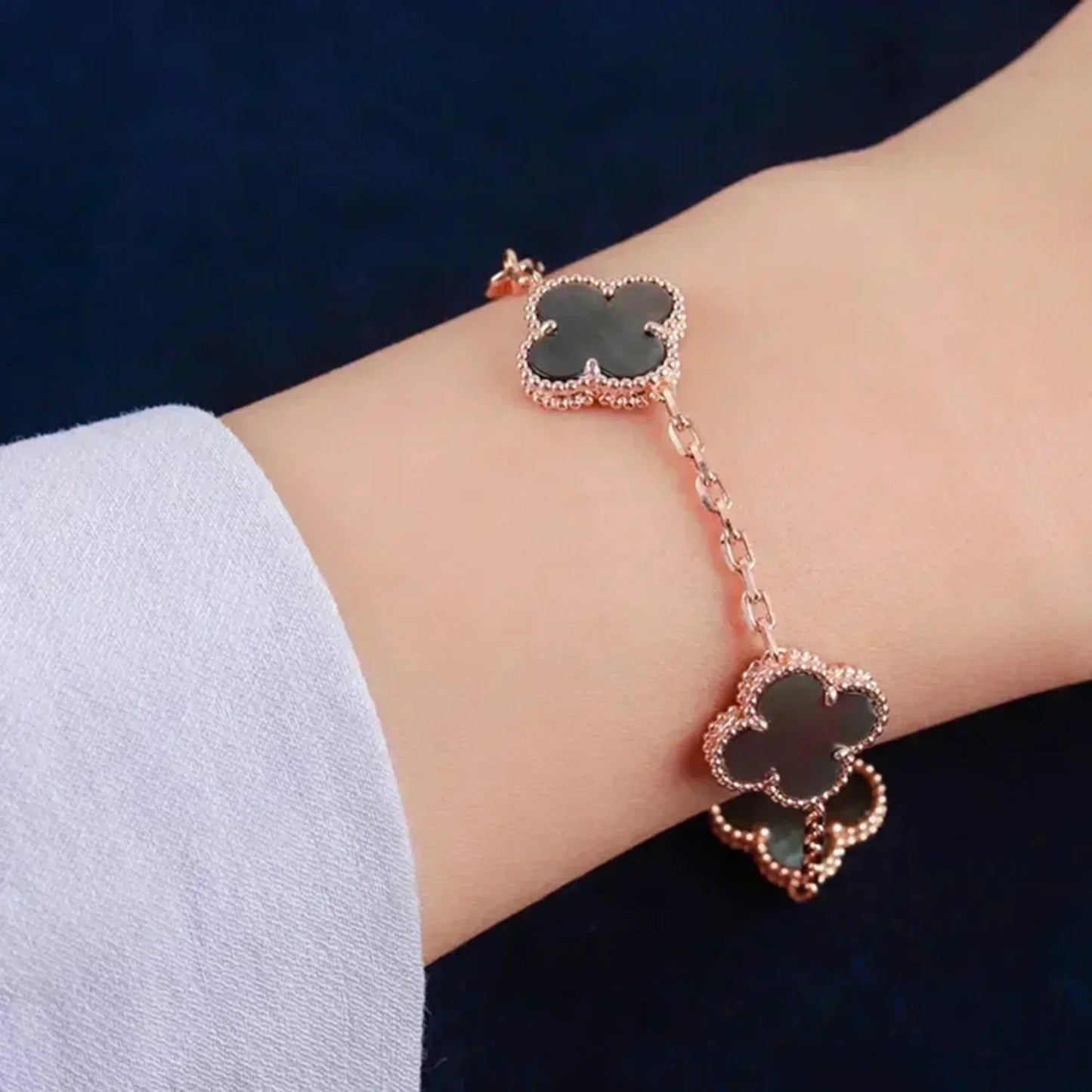 [Favorite]LUCKY CLOVER 5-MOTIF BRACELET - GREY MOTHER-OF-PEARL COLLECTION