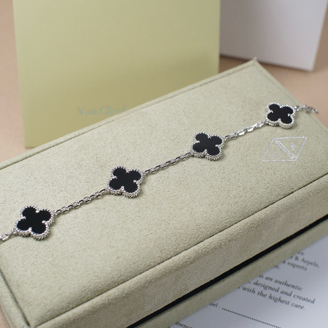 [Favorite]LUCKY CLOVER 5-MOTIF BRACELET - BLACK OXNY COLLECTION