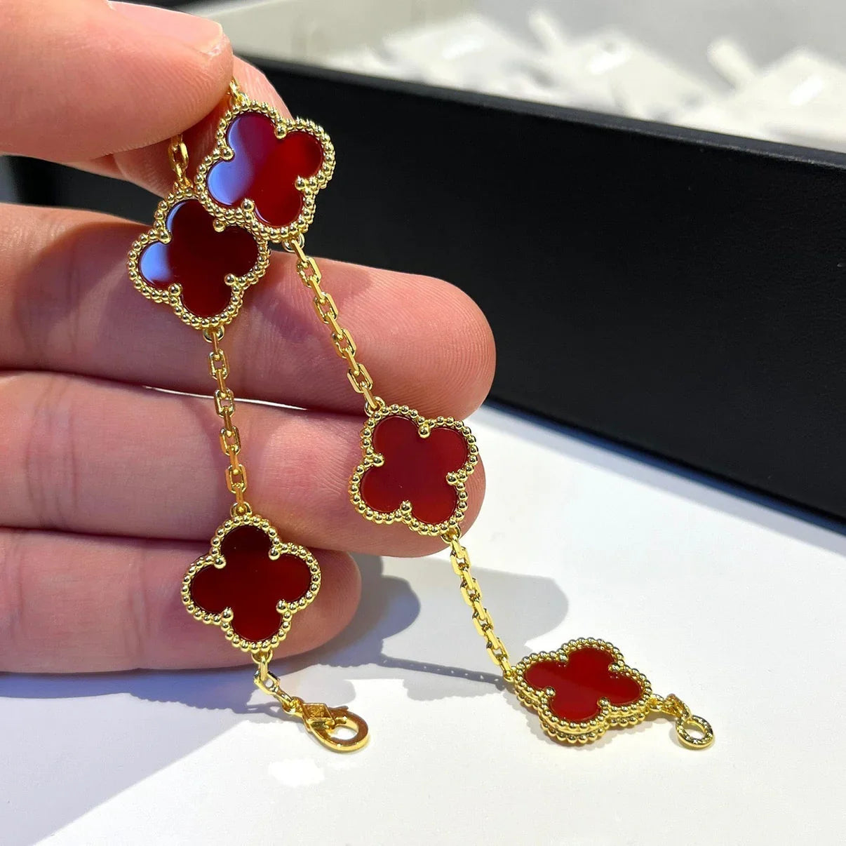 [Favorite]LUCKY CLOVER 5-MOTIF BRACELET - RED CARNELIAN COLLECTION