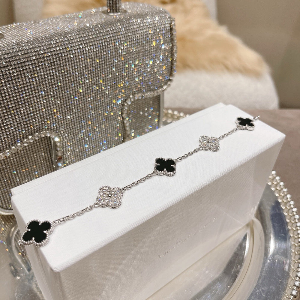 [Favorite]LUCKY CLOVER 5-MOTIF BRACELET - BLACK OXNY COLLECTION