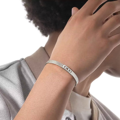 [Favorite]MOVE NOA CISELÉ HALF-PAVÉ DIAMOND BANGLE BRACELET