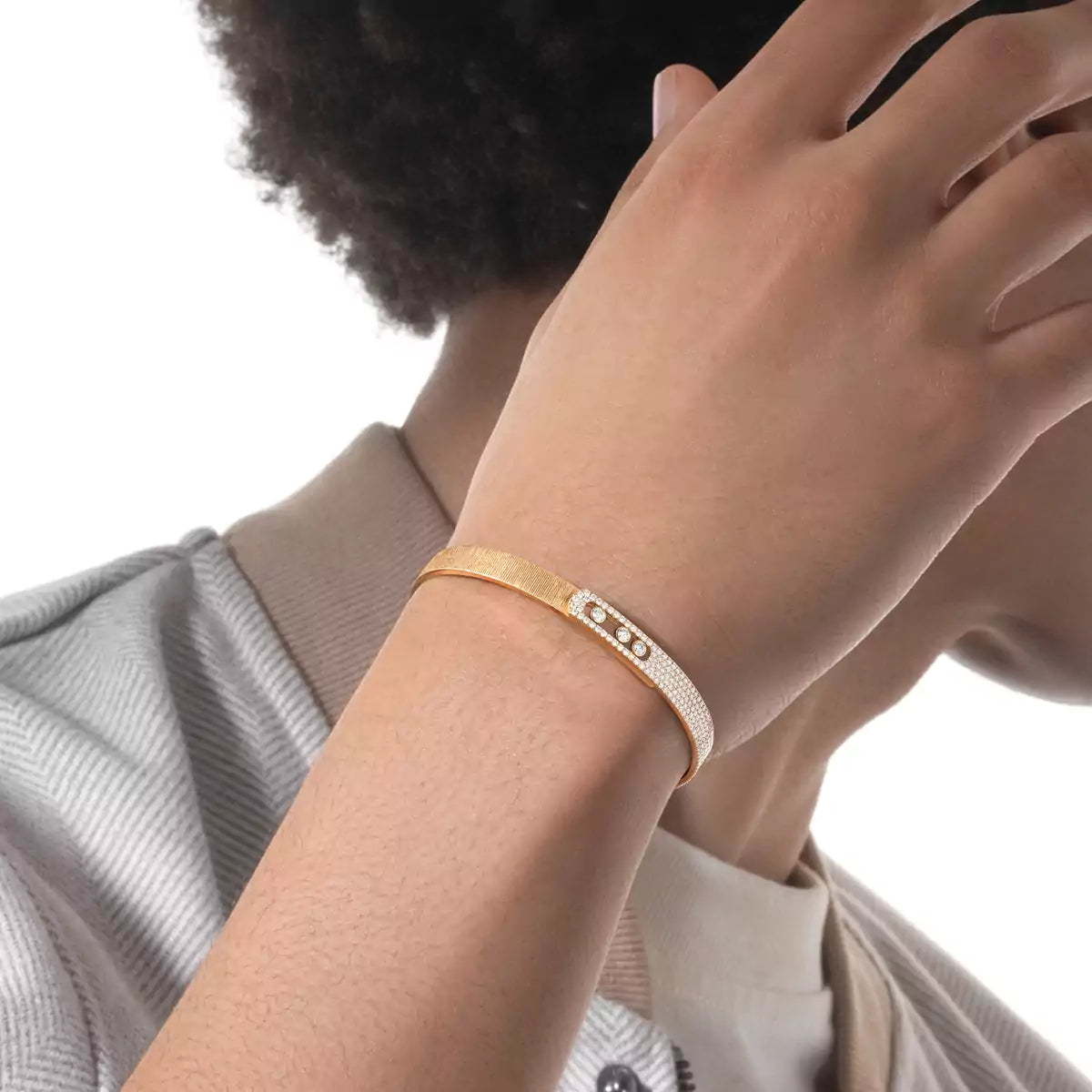 [Favorite]MOVE NOA CISELÉ HALF-PAVÉ DIAMOND BANGLE BRACELET
