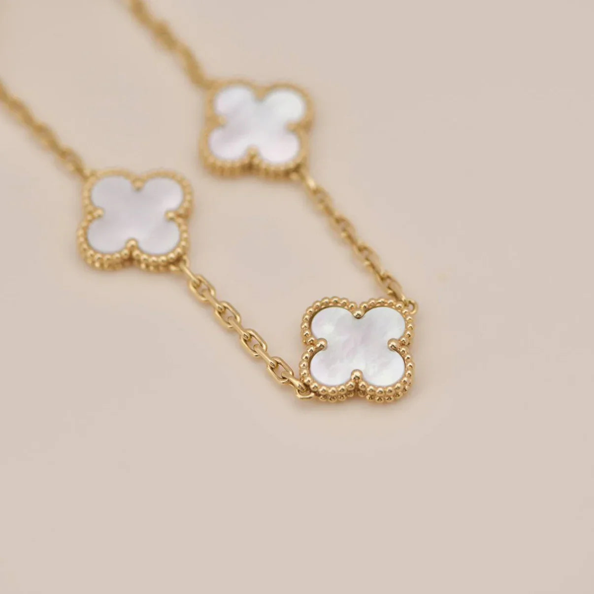 [Favorite]LUCKY CLOVER 5-MOTIF BRACELET - WHITE MOTHER-OF-PEARL COLLECTION