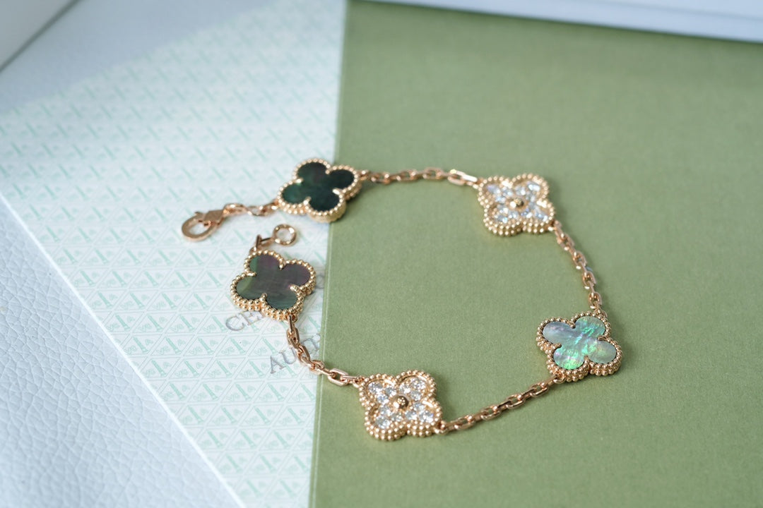 [Favorite]LUCKY CLOVER 5-MOTIF BRACELET - GREY MOTHER-OF-PEARL COLLECTION