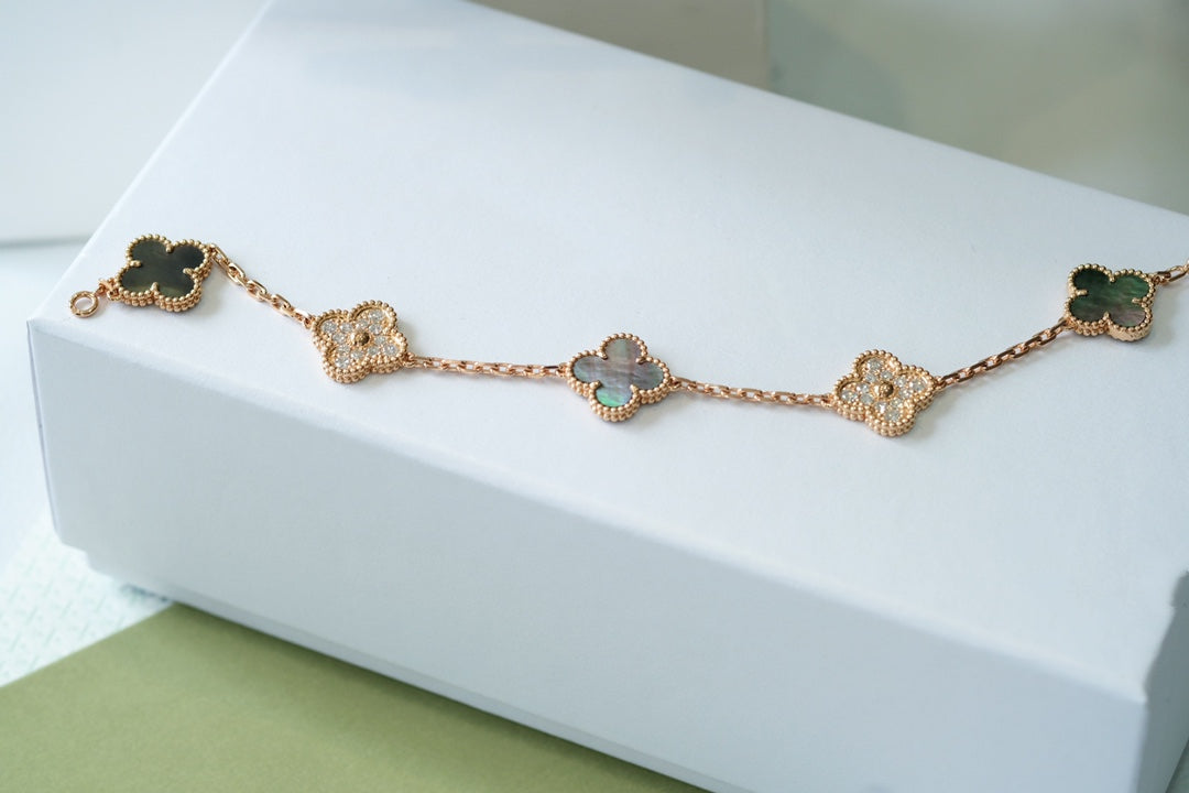[Favorite]LUCKY CLOVER 5-MOTIF BRACELET - GREY MOTHER-OF-PEARL COLLECTION