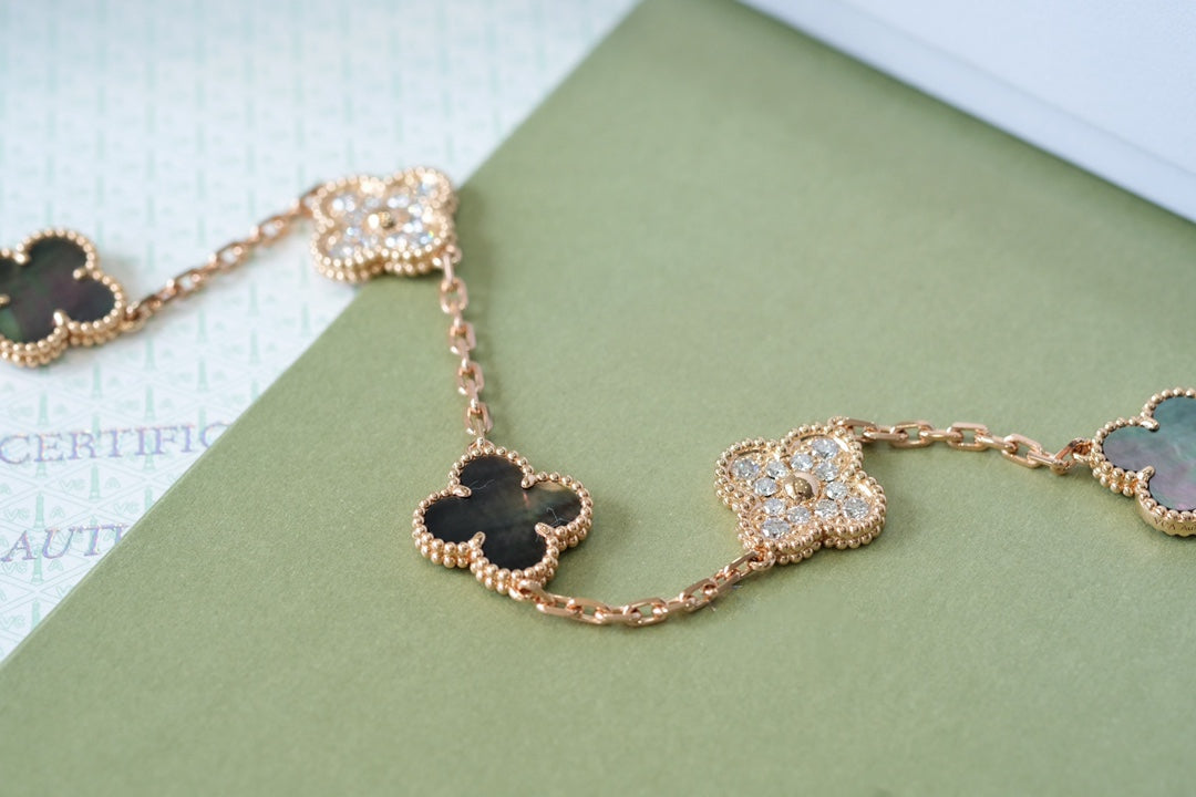 [Favorite]LUCKY CLOVER 5-MOTIF BRACELET - GREY MOTHER-OF-PEARL COLLECTION